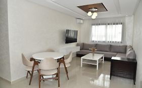 Lovely Apartment With Pool & Gym